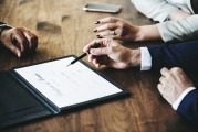 全球保险专业哪家强？揭秘世界大学排名之谜！