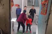 留学生砸死母亲