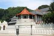 历史类：华北电力大学，历史悠久，哪所电力大学传承更久远？  物理类：清华大学，物理学科强势，电力大学中哪所物理实力最强？