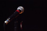 这款专业KTV麦克风，真的能让你的歌声如天籁之音吗？