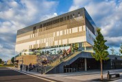 青岛大学国际学院，桥梁、机遇与未来