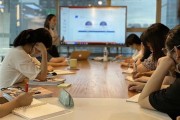 成都小伙出国留学视频